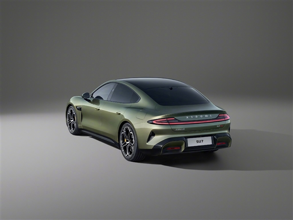 重庆时时彩：小米汽车SU7海湾蓝/橄榄绿/雅灰实拍图对比！三款配色你选谁