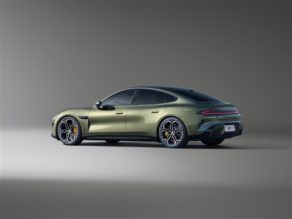 重庆时时彩：小米汽车SU7海湾蓝/橄榄绿/雅灰实拍图对比！三款配色你选谁