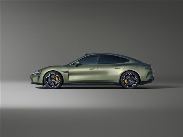 重庆时时彩：小米汽车SU7海湾蓝/橄榄绿/雅灰实拍图对比！三款配色你选谁