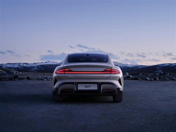 重庆时时彩：小米汽车SU7海湾蓝/橄榄绿/雅灰实拍图对比！三款配色你选谁