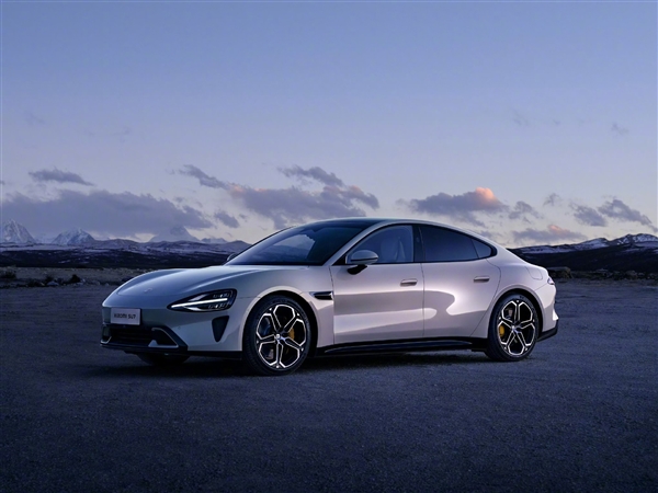 重庆时时彩：小米汽车SU7海湾蓝/橄榄绿/雅灰实拍图对比！三款配色你选谁