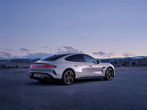 重庆时时彩：小米汽车SU7海湾蓝/橄榄绿/雅灰实拍图对比！三款配色你选谁