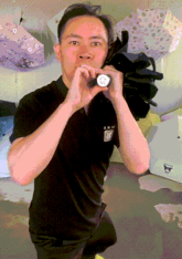 腾讯分分彩:浙江这位“最听劝”老板火了,靠卖伞一年还清200万元债务!“会反光的伞”“会下雨的伞”百万网友猛追